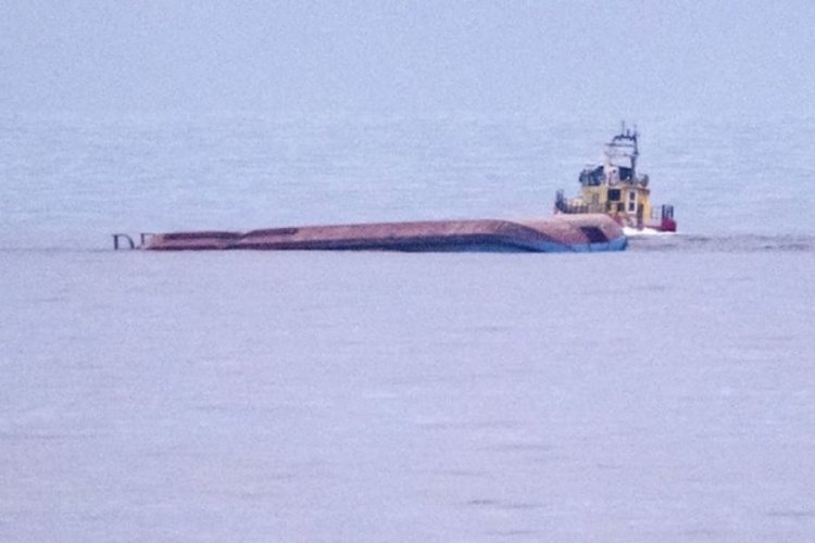 Odessa'da kargo gemisi battı!