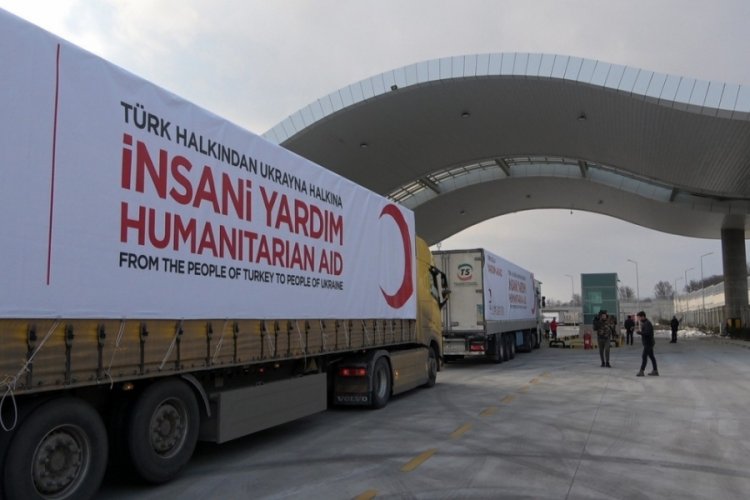 Kızılay'ın Ukrayna'ya insani yardım tırları Edirne'den &ccedil;ıkış yaptı
