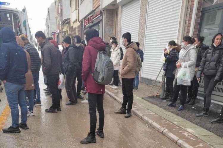 Tramvayın &ccedil;arptığı işitme engelli kadın ağır yaralandı