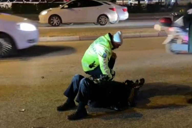 Bursa'da polis yaralının başında bekleyip moral verdi