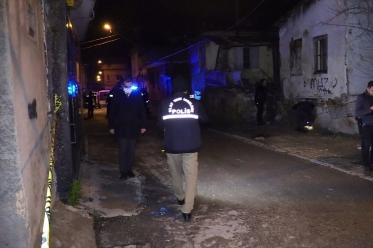 Adana'da polis aracına ateş eden kişi yakalandı