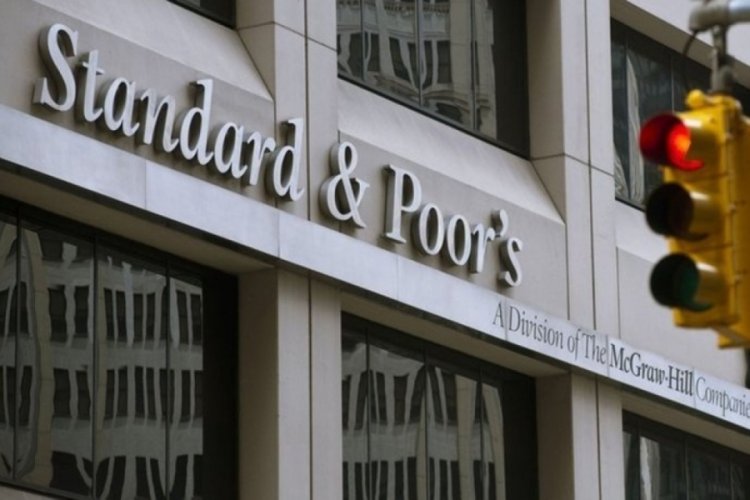 S&P'den Rusya'ya bir not indirimi daha
