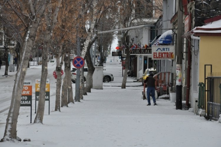 Kars'ta okullar kar sebebiyle tatil edildi
