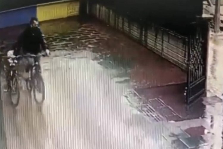 Bursa'da &ccedil;aldığı bisikleti bisikletle g&ouml;t&uuml;rd&uuml;