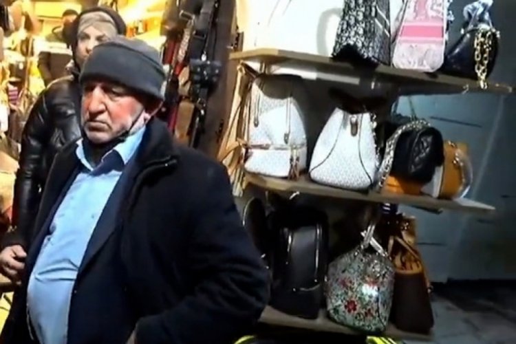 T&uuml;rkiye'de turisti teselli eden adam beğeni topladı
