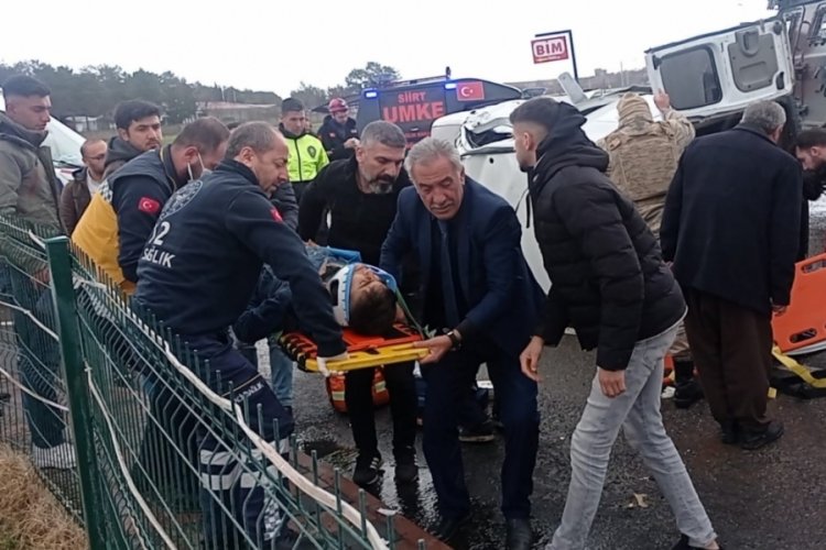 Siirt'te askeri ara&ccedil; ile sivil ara&ccedil; &ccedil;arpıştı!