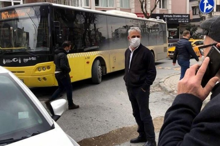 Yanlış parkla trafiği kilitledi