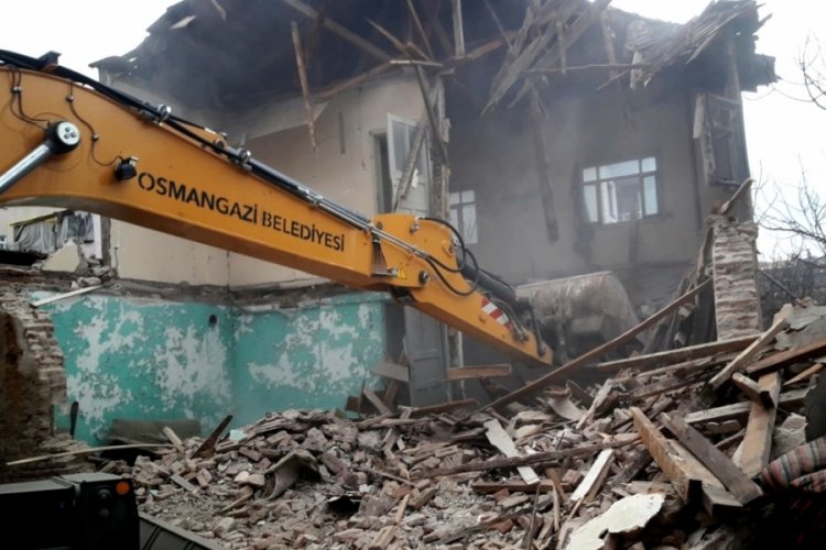 Bursa metruk binalardan temizleniyor