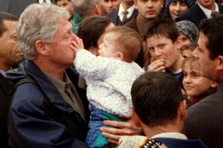 Bill Clinton'ın burnunu sıkmasıyla tanınmıştı! 'Erkan bebek' b&uuml;y&uuml;d&uuml;