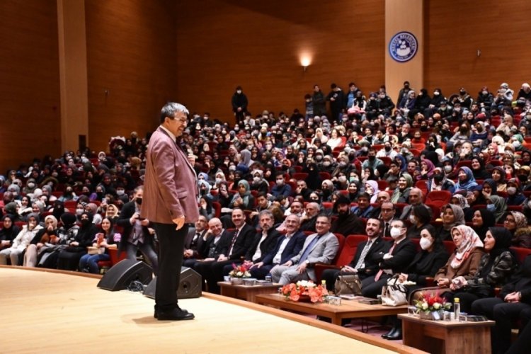 Bursa'da Hayati İnan&ccedil;'a b&uuml;y&uuml;k ilgi