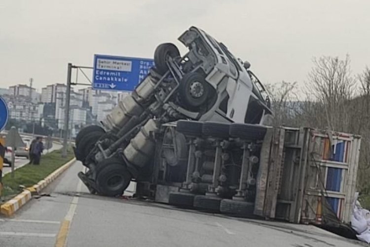 Kamyon kazası cep telefonu kamerasında