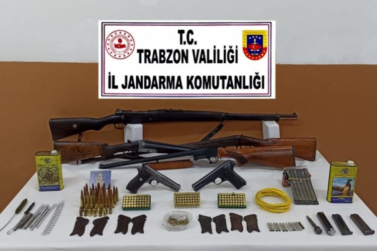 Ka&ccedil;ak silah ticareti yapan 2 kişi g&ouml;zaltına alındı