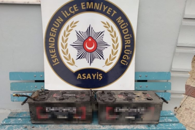 Oto ak&uuml;s&uuml; hırsızlığı ş&uuml;phelisi 3 kişi tutuklandı