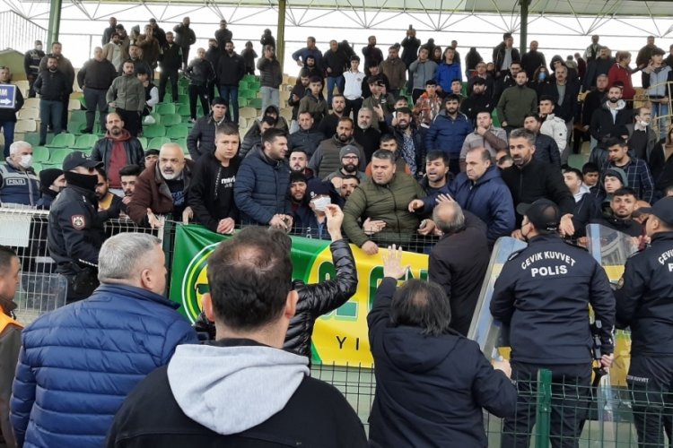 Sporcu ve taraftar birbirine girdi!