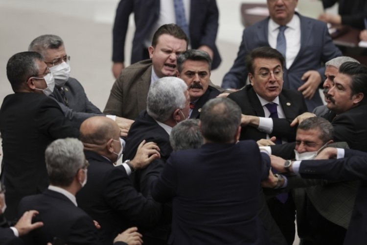 TBMM'de yumruklu kavga!