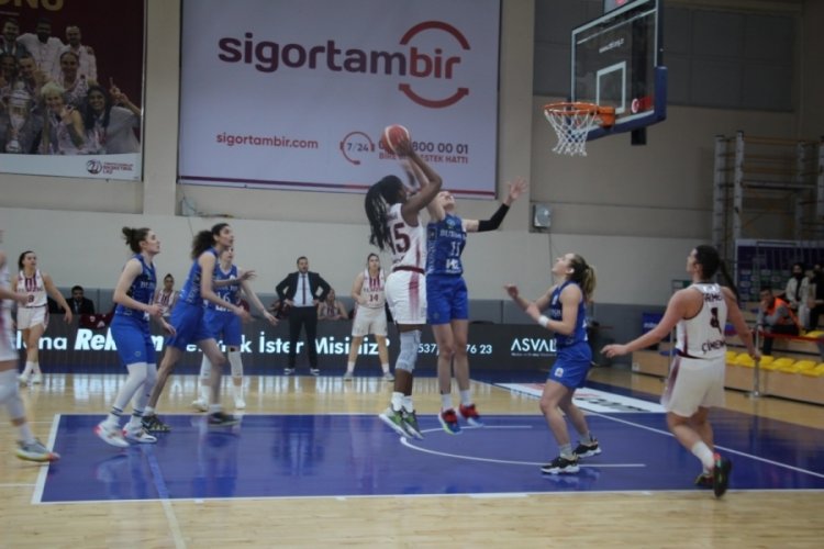 Bursa'nın basket&ccedil;i kızları deplasmandan eli boş d&ouml;nd&uuml;