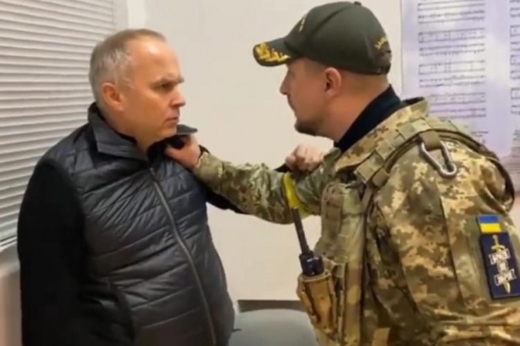 Ukrayna askerlerinin yerini Rusya'ya s&ouml;yleyen casus yakalandı!
