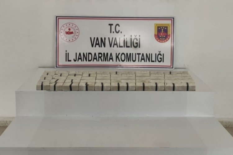 44 kilo uyuşturucu jandarmanın g&ouml;z&uuml;nden ka&ccedil;madı