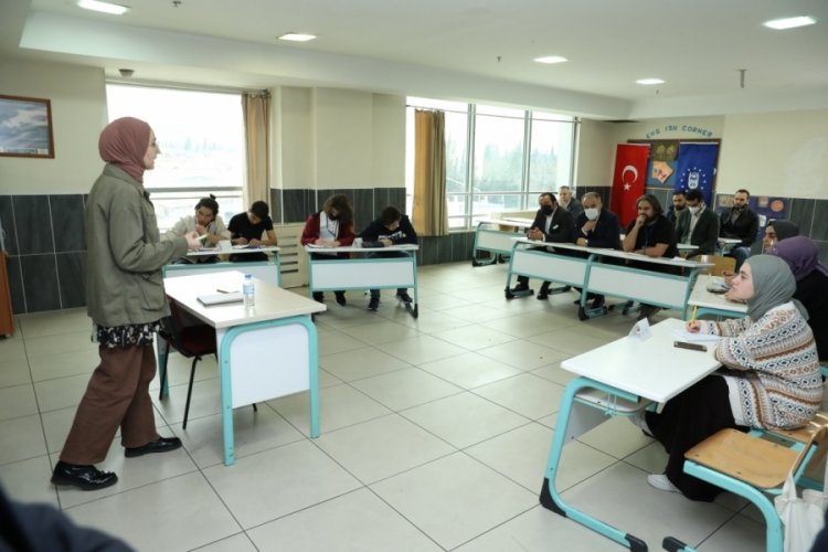 Bursa'da liseliler m&uuml;nazarada karşı karşıya geldi