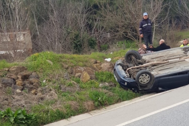 Bursa'da kontrolden &ccedil;ıkan otomobil takla attı