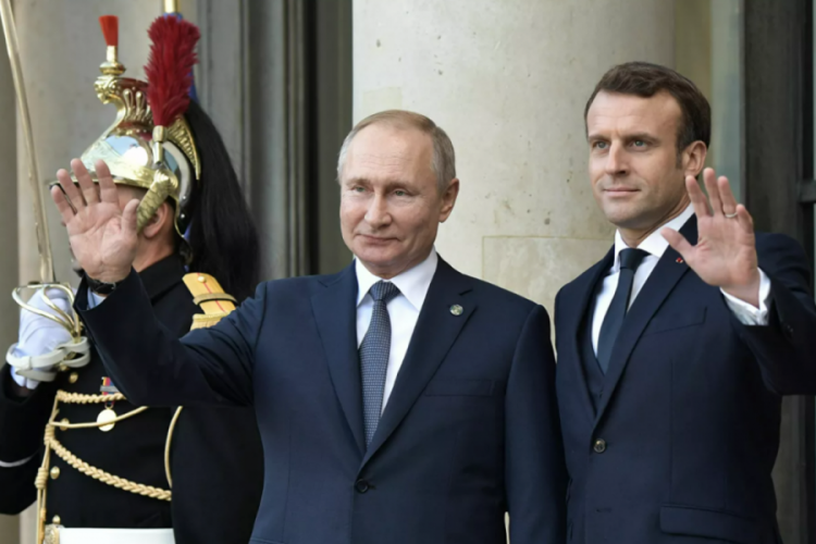 Putin ve Macron telefonda Ukrayna'yı konuştu