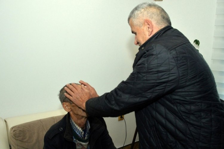 'Mıknatıs Adam' biyoenerjiyle hastaları tedavi ettiğini iddia etti