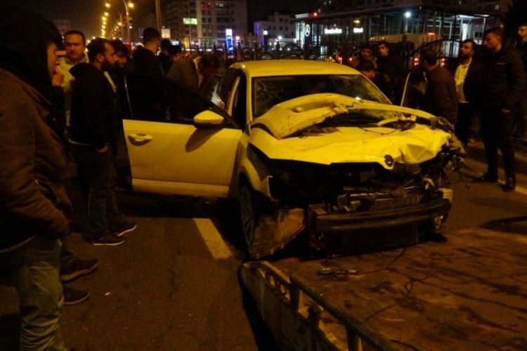 Diyarbakır'da zincirleme kaza: 1 &ouml;l&uuml; 4 yaralı