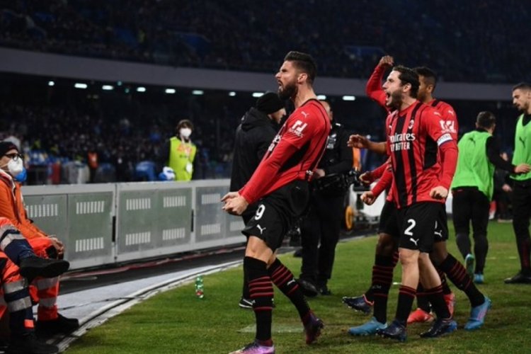 Milan, Napoli'yi deplasmanda mağlup etti