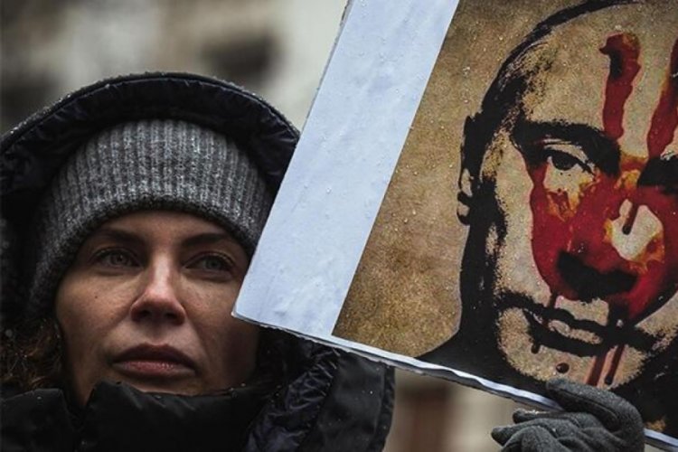 &Uuml;lkelerin Putin'i g&ouml;ndermek istediği 'Lahey'in &ouml;nemi