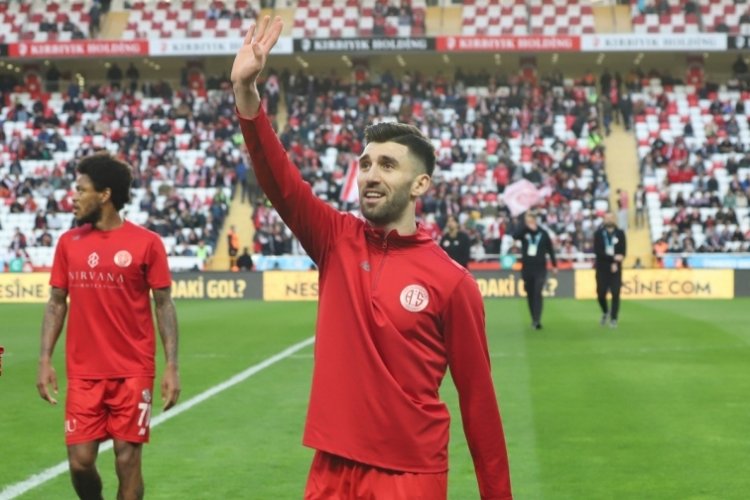 Doğukan Sinik, S&uuml;per Lig'de 100. ma&ccedil;ına &ccedil;ıktı
