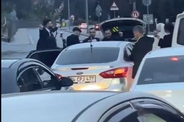 İstanbul'da d&uuml;ğ&uuml;n konvoyu yolu kapattı