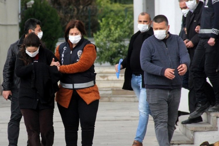 Eşinin cansız bedenini evde sakladı, su&ccedil;u kayınpederine attı