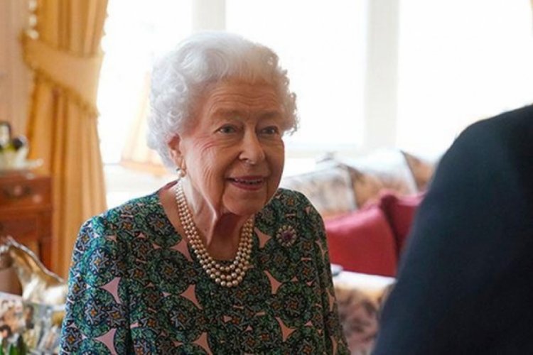 Krali&ccedil;e Elizabeth sarayına veda etti