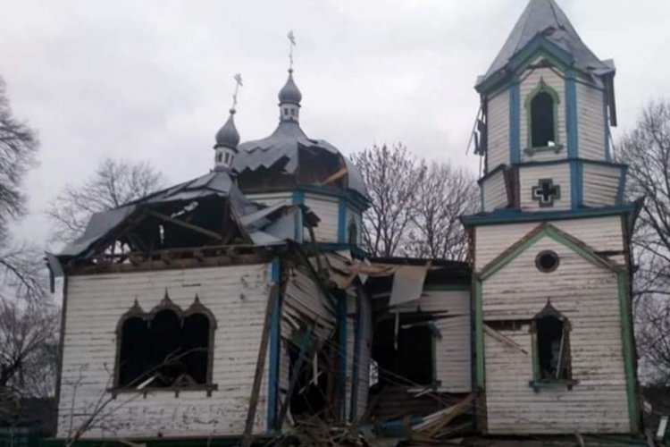 Ukrayna'da 150 yıllık tarihi kilise saldırılarda tahrip oldu