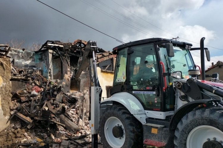 Balıkesir'de 125 metruk bina yıkıldı
