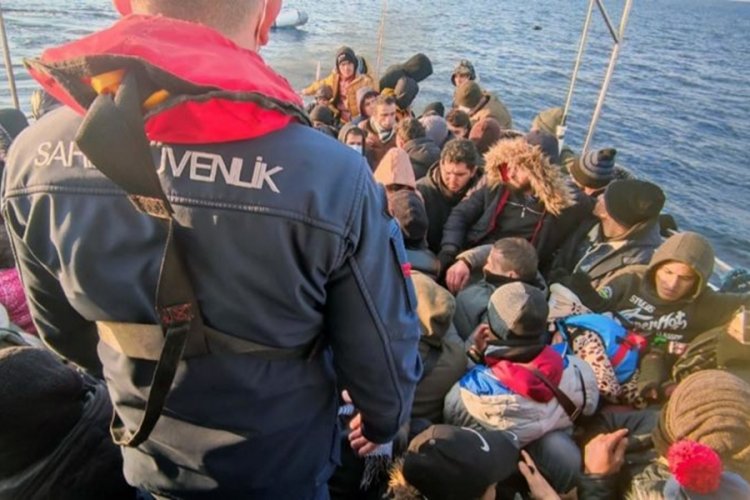 D&uuml;zensiz g&ouml;&ccedil;menlere Yunan zulm&uuml; s&uuml;r&uuml;yor