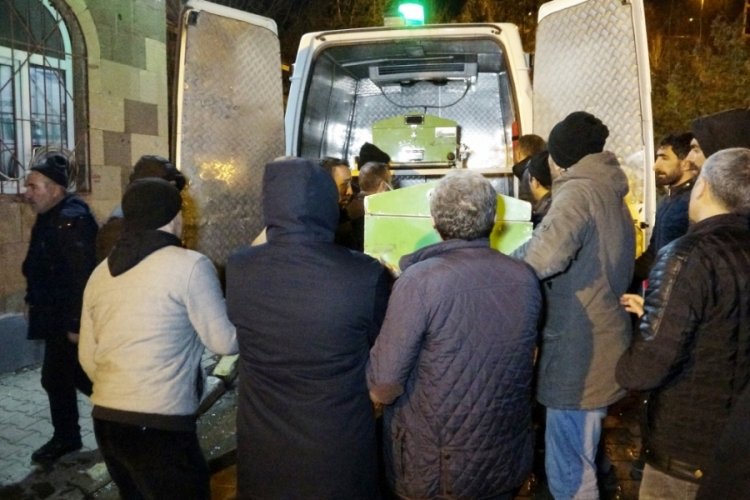 17 yaşında nehirde cansız bedeni bulunan Yağmur'un cenazesi toprağa verildi