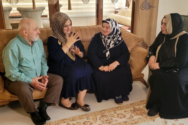K&uuml;bra ailesi i&ccedil;in &ouml;ğrendi, uluslararası terc&uuml;man oldu