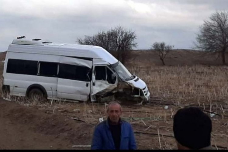 Kayseri'de minib&uuml;s devrildi: 7 iş&ccedil;i yaralı