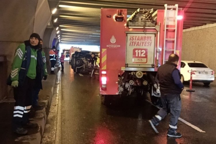 İstanbul Zeytinburnu'nda ambulans devrildi