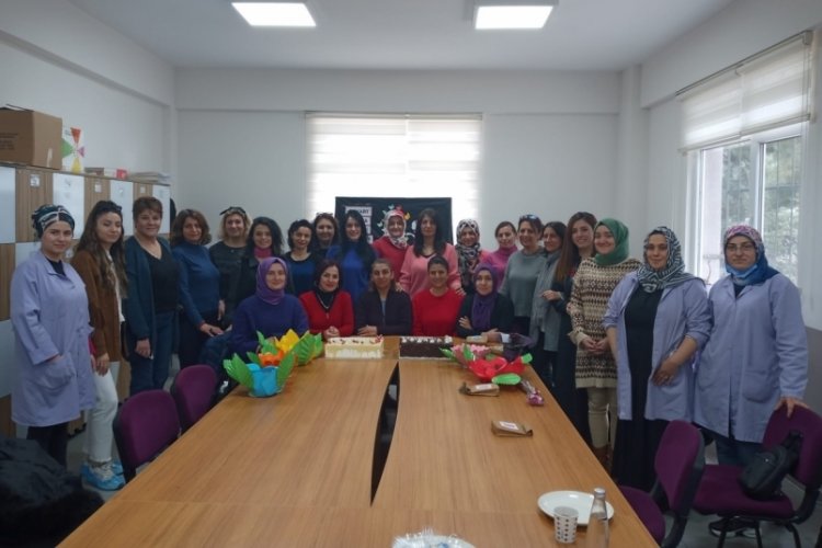 Bursa'da kadın &ouml;ğretmenlere 8 Mart s&uuml;rprizi