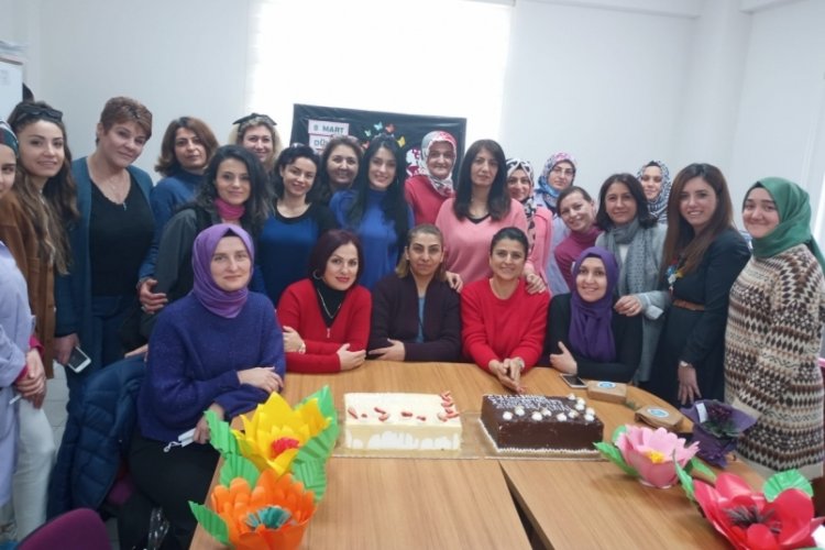 Bursa'da kadın &ouml;ğretmenlere tatlı s&uuml;rpriz