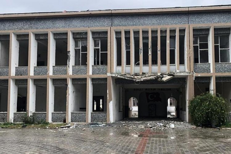 62 yıllık cezaevinde yıkım başladı