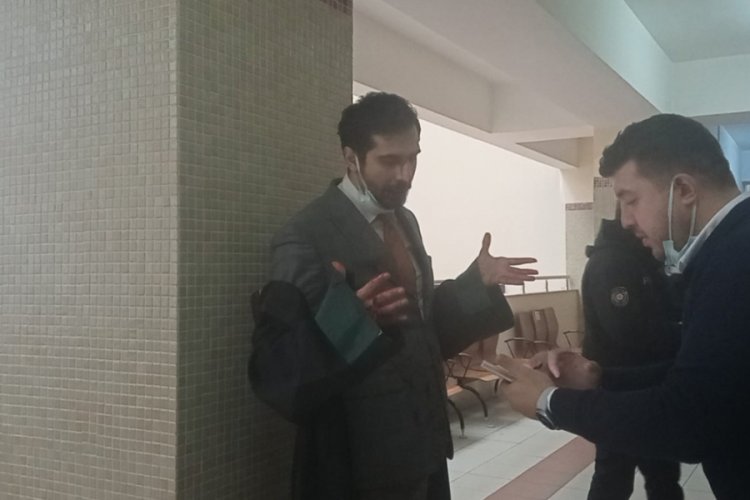 Kardeşine istismarda bulunan babası ceza alınca avukatın burnunu kırdı
