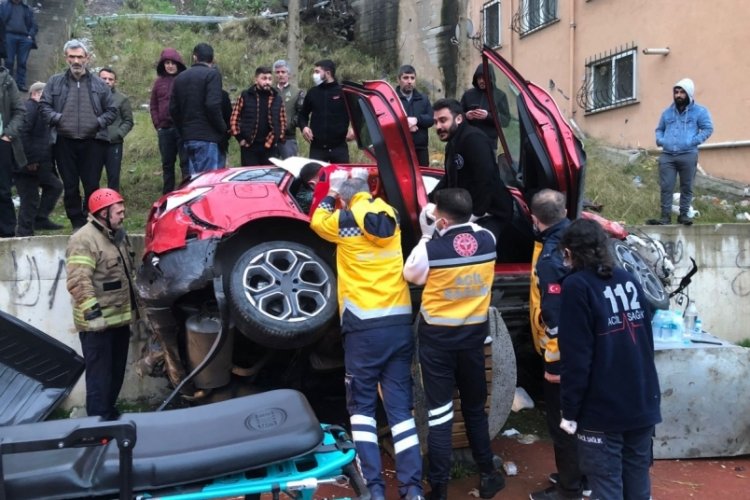 İstanbul'da feci kaza: 25 metreden &ccedil;ocuk parkına u&ccedil;tu