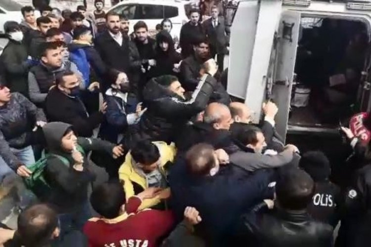 Kadınlar g&uuml;n&uuml;nde 12 yaşındaki kız &ccedil;ocuğuna taciz!