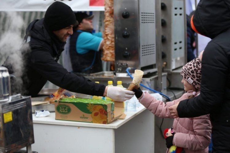 T&uuml;rkiye'den Ukrayna halkına yardım eli