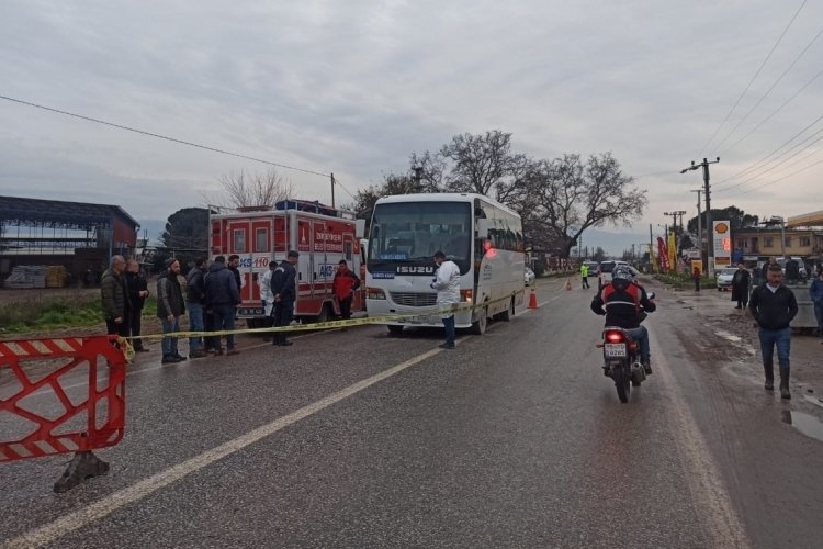Yolun karşısına ge&ccedil;erken minib&uuml;s&uuml;n &ccedil;arptığı adam hayatını kaybetti