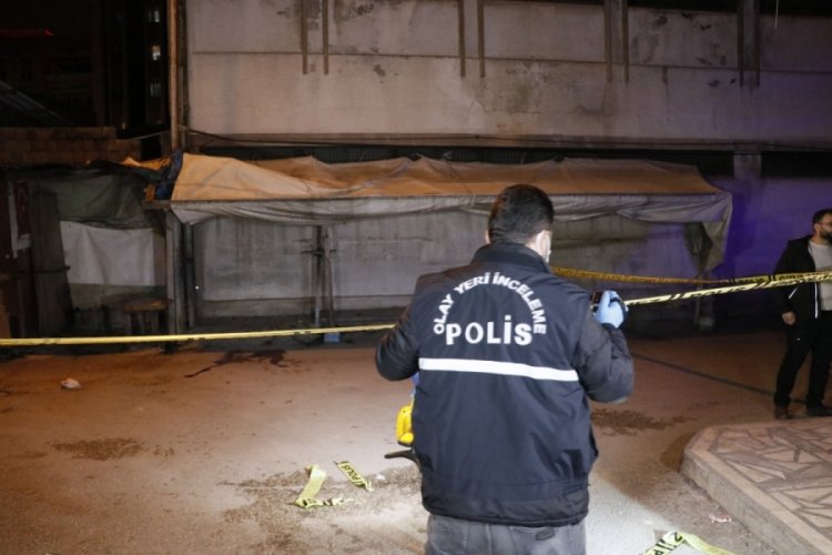 Sokakta bir kişi 4 yerinden tabanca ile vurulmuş halde bulundu