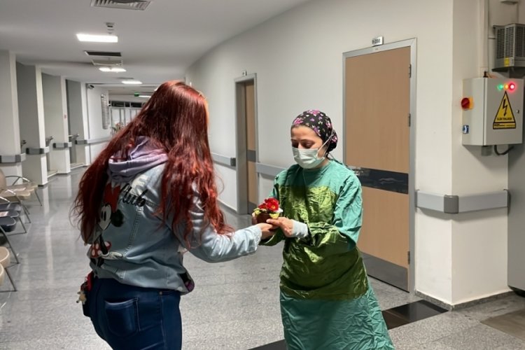&Ouml;ğrenciler pandeminin kadın kahramanlarını unutmadılar